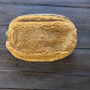 Lululemon Everywhere Sherpa fleece Belt Bag in Tan/Brown. NWT Brand New